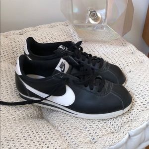 Nike Women’s Classic Cortez Leather Shoe